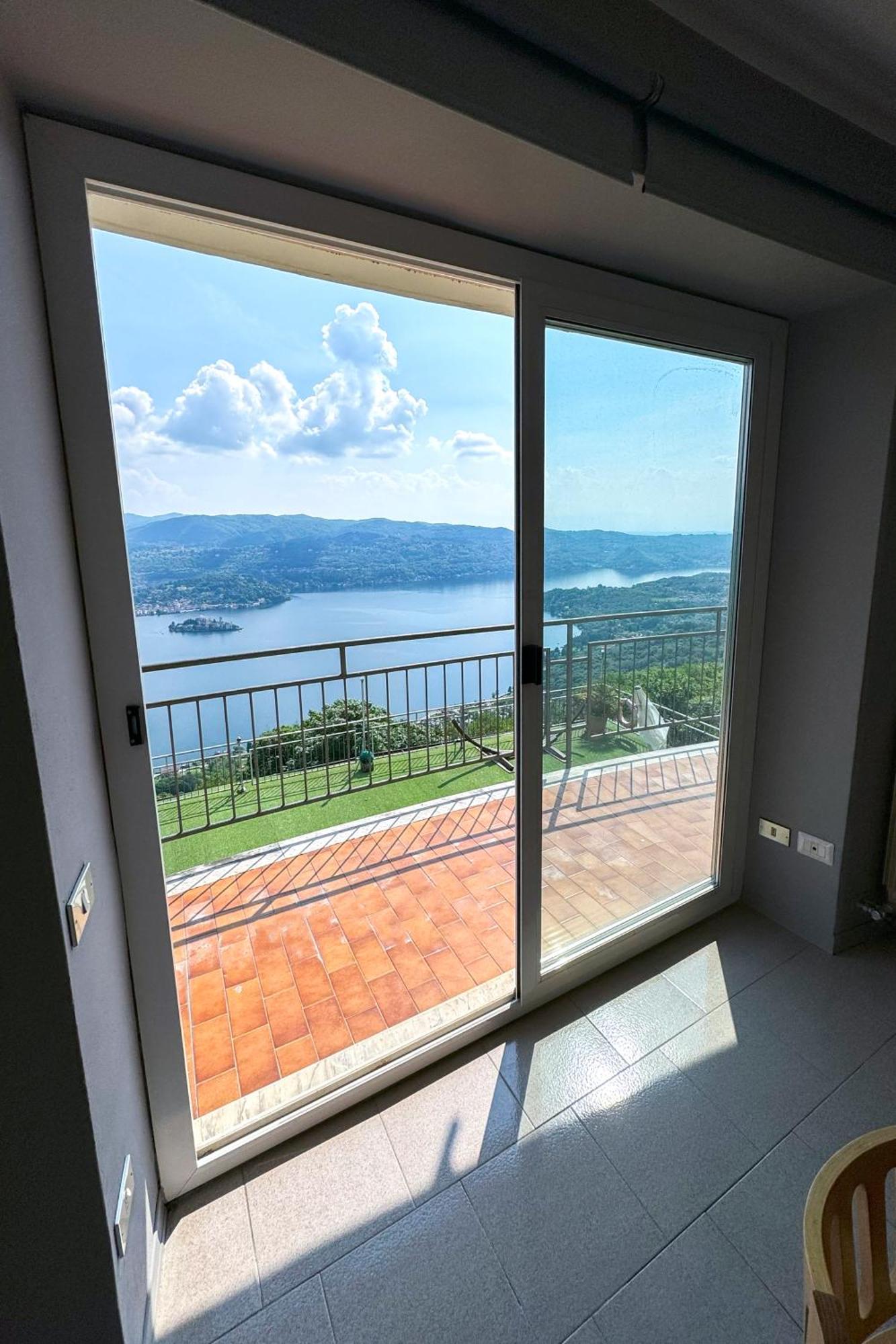 Appartamento Alberti Con Vista Lago Madonna Del Sasso Exterior photo