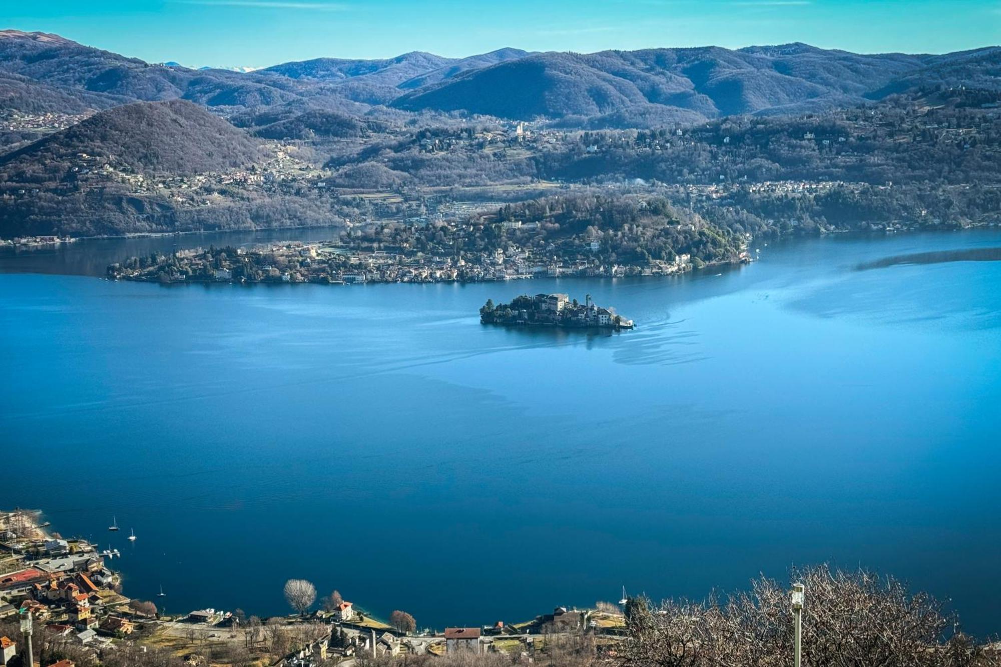 Appartamento Alberti Con Vista Lago Madonna Del Sasso Exterior photo